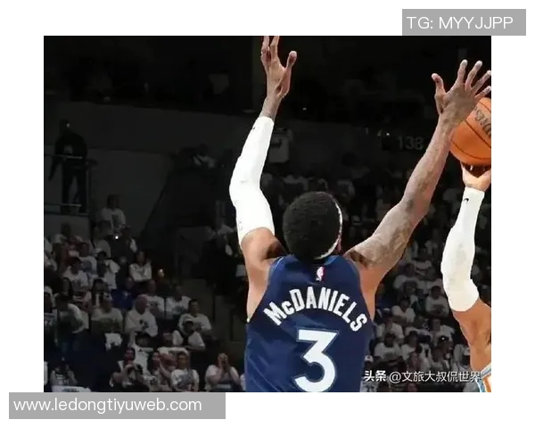 兰德尔半场表现抢眼10投6中砍下全队最高18分助力球队争胜