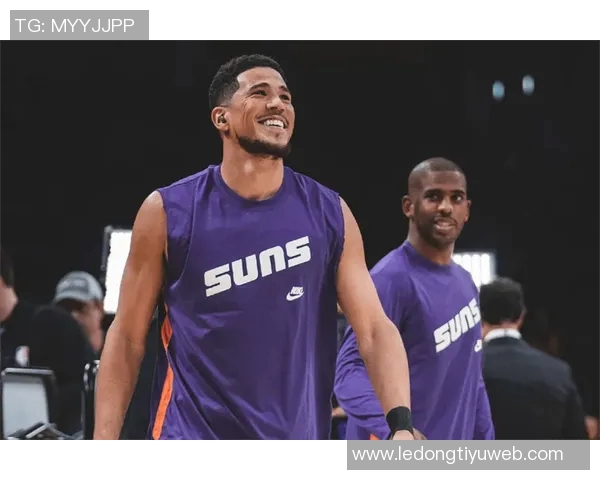 布克盛赞保罗为联盟改变者呼吁各地球馆致敬这位极致赢家