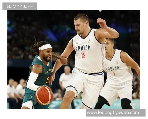 约基奇半场完美表现5投全中轻松拿下18分5篮板4助攻 约基奇半场完美表现5投全中轻松拿下18分5篮板4助攻