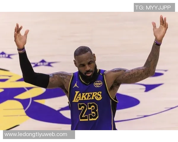 詹姆斯转发马克西生涯新高54分与9助攻的精彩表现引发热议