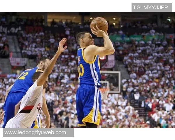 库里分享投篮心得推荐克莱技巧称自己出手虽不标准但有效