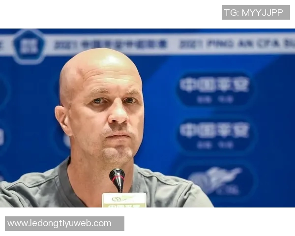 小克鲁伊夫谈离开巴萨原因及在中国执教三年的快乐经历