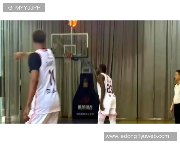 探长透露某知名网络平台或将首次直播CBA联赛达成历史性合作协议