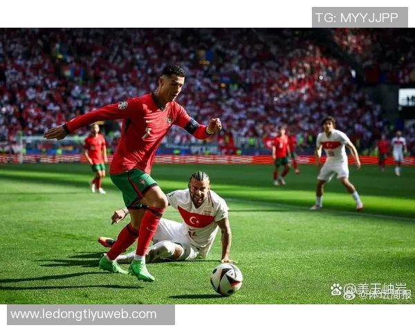 凯莱赫扑点神勇展现实力成功封堵C罗B费与姆巴佩的点球挑战 凯莱赫扑点神勇展现实力成功封堵C罗B费与姆巴佩的点球挑战