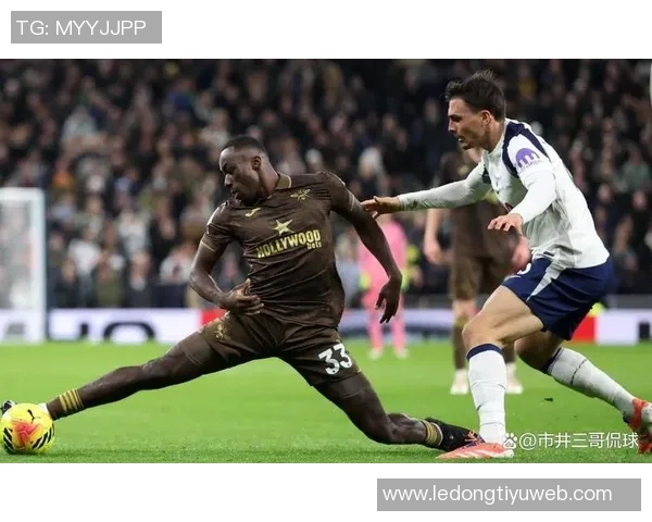 热刺边卫波罗赛后怒斥队友无视球迷行为引发众怒令人失望 热刺边卫波罗赛后怒斥队友无视球迷行为引发众怒令人失望